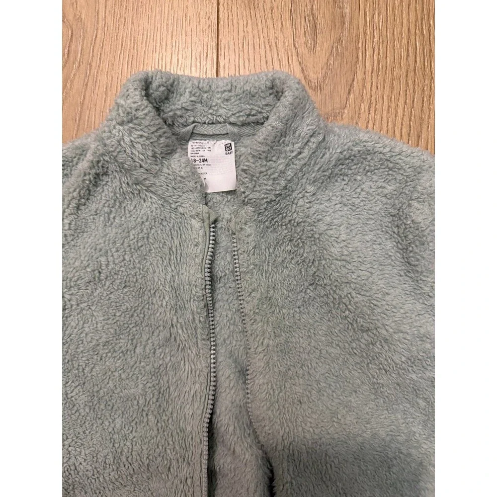 Uniqlo baby blue 18-24 mo fuzzy fleece zip up jacket
